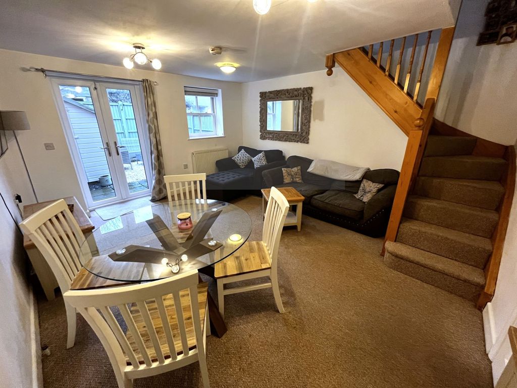 Property photo 1 of 9 Photo 5