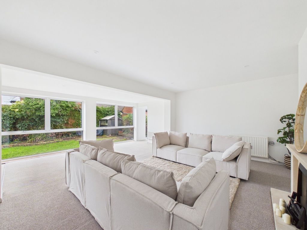 Property photo 3 of 19 Living Room