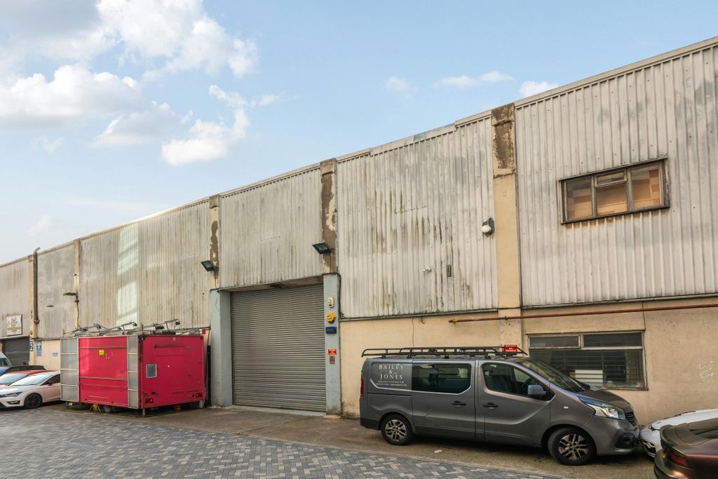 Property photo 2 of 8 71362083768E4E1Bccc8c77.Jpg