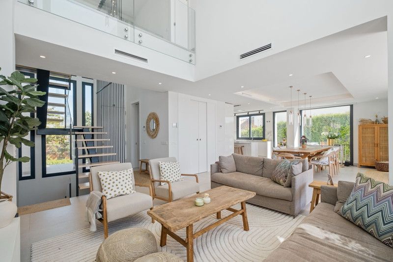 Property photo 3 of 53