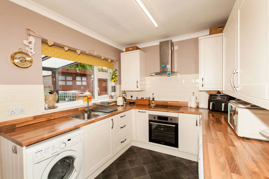 Property photo 2 of 24