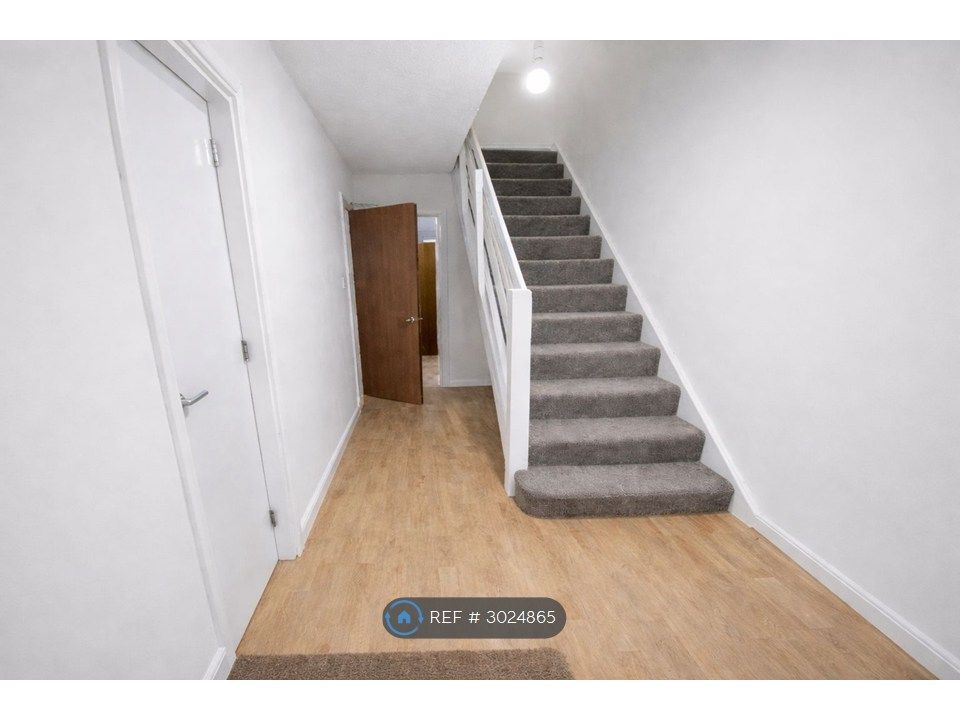 Property photo 2 of 4 Landing/Entrance Hall
