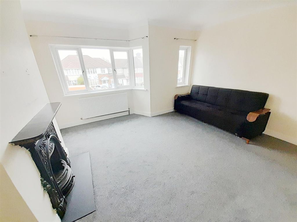 Property photo 2 of 11 3