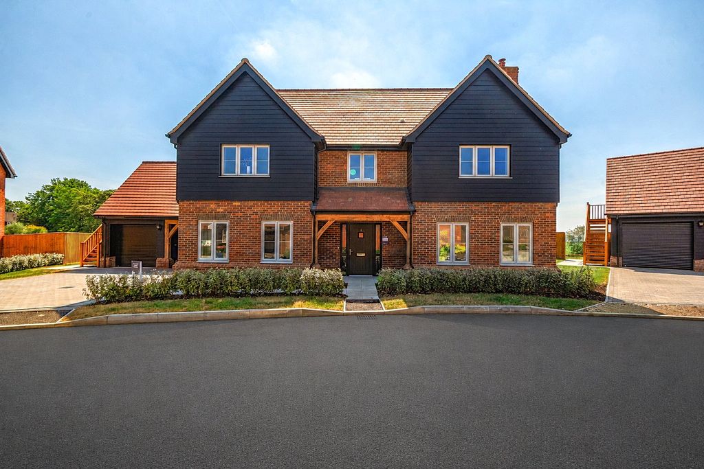 Property photo 1 of 16 External