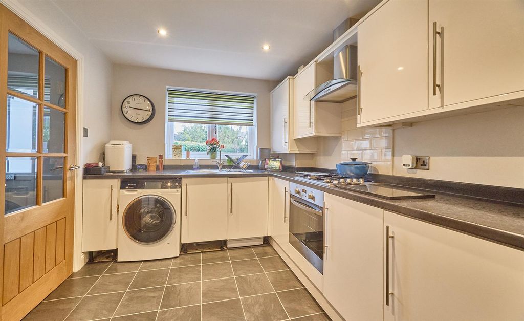 Property photo 3 of 8 St Pauls Gardens _6.Jpg