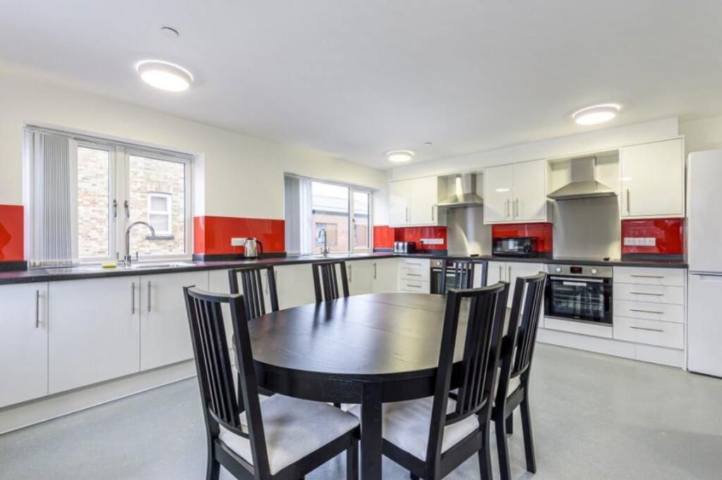 Property photo 2 of 11 Kitchen