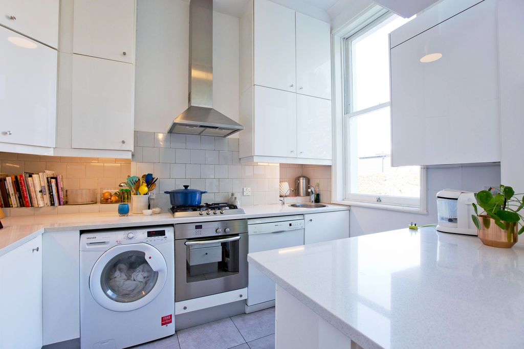 Property photo 2 of 7 Photo 6