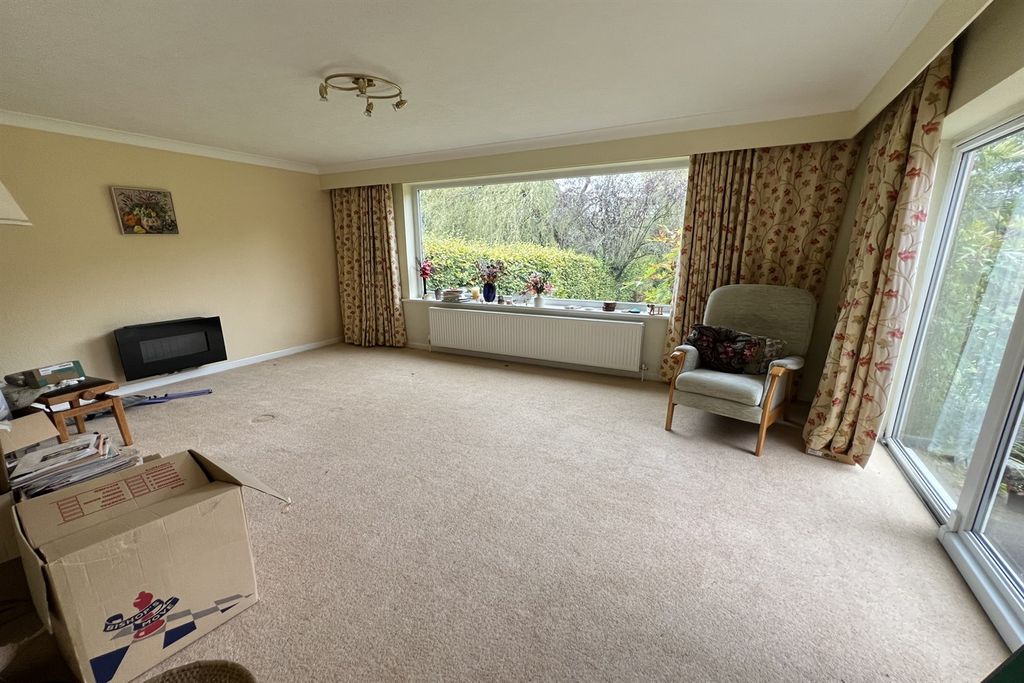 Property photo 3 of 11 Sitting Room