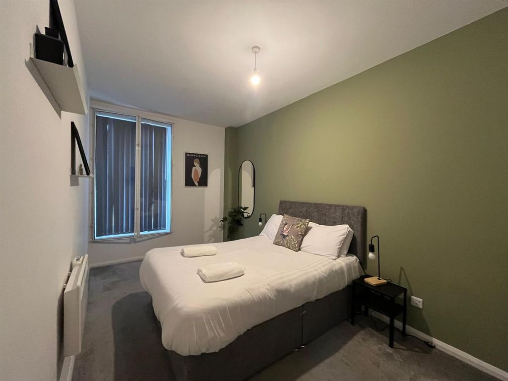 Property photo 1 of 7 Bedroom