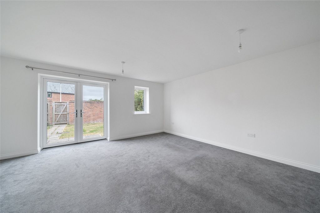 Property photo 2 of 21 2 - Picture No. 11