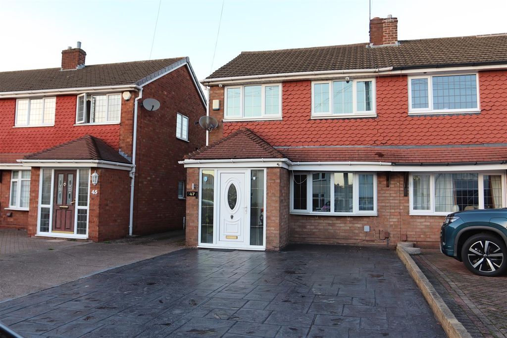 Property photo 2 of 25 Hallway