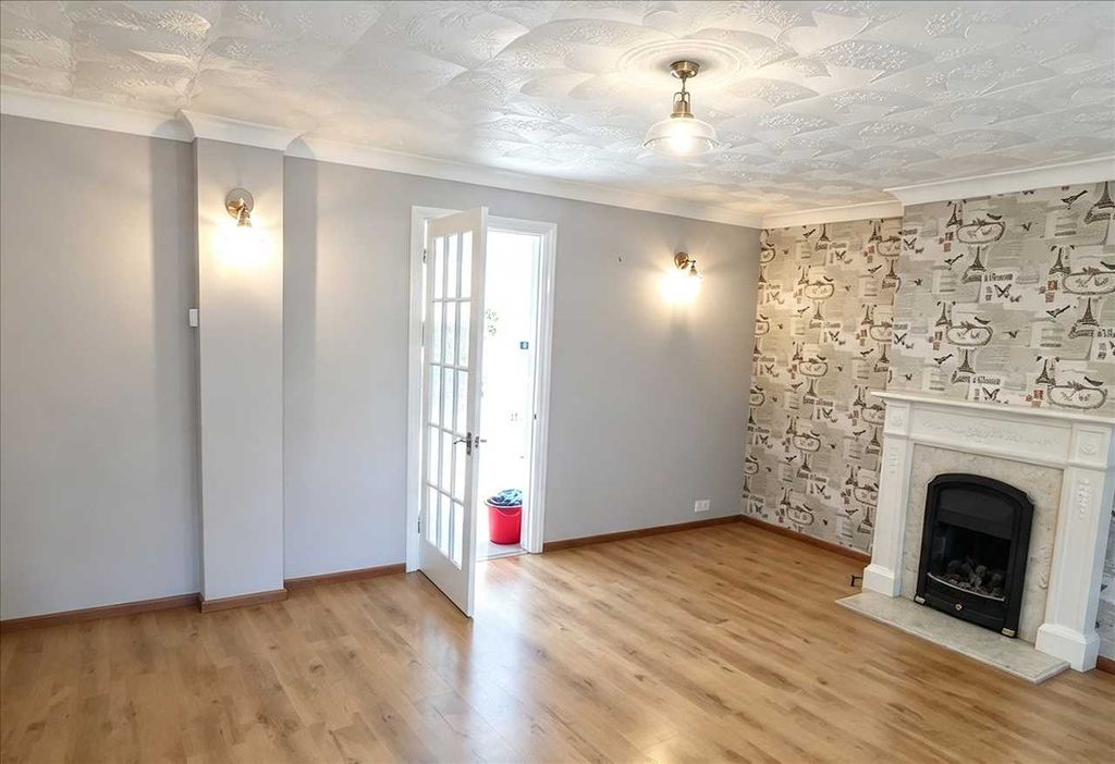 Property photo 3 of 18