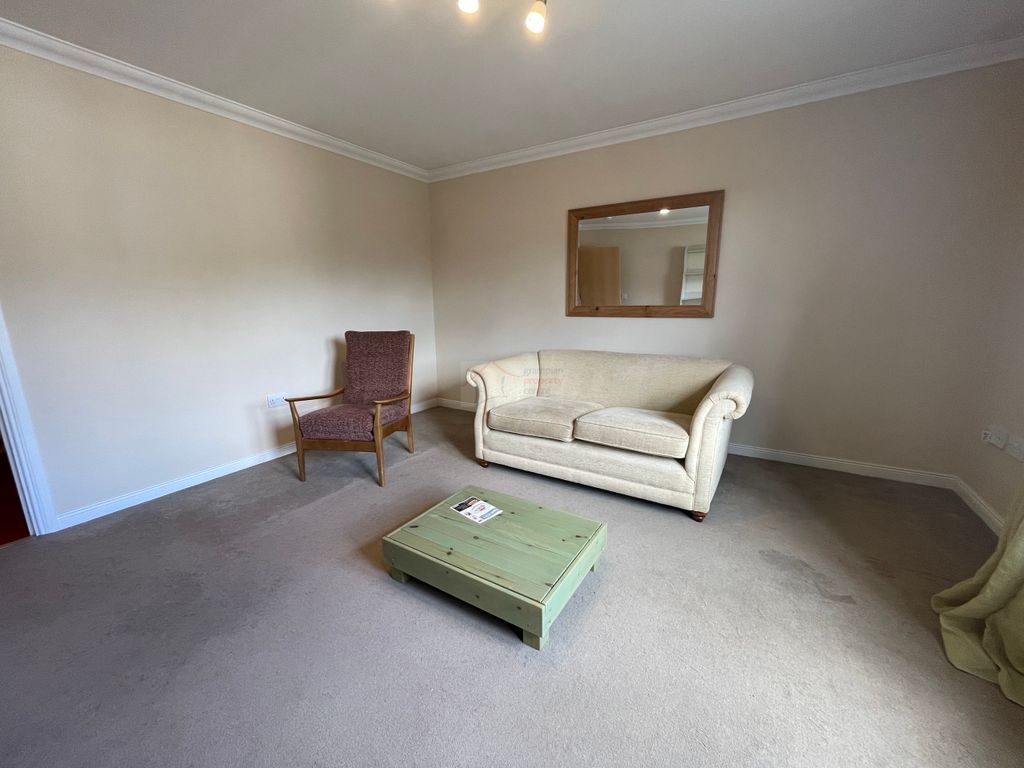 Property photo 3 of 16 Lounge B.Jpg