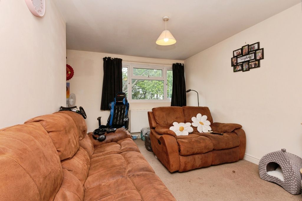 Property photo 2 of 10 Pbox-Img.Jpg