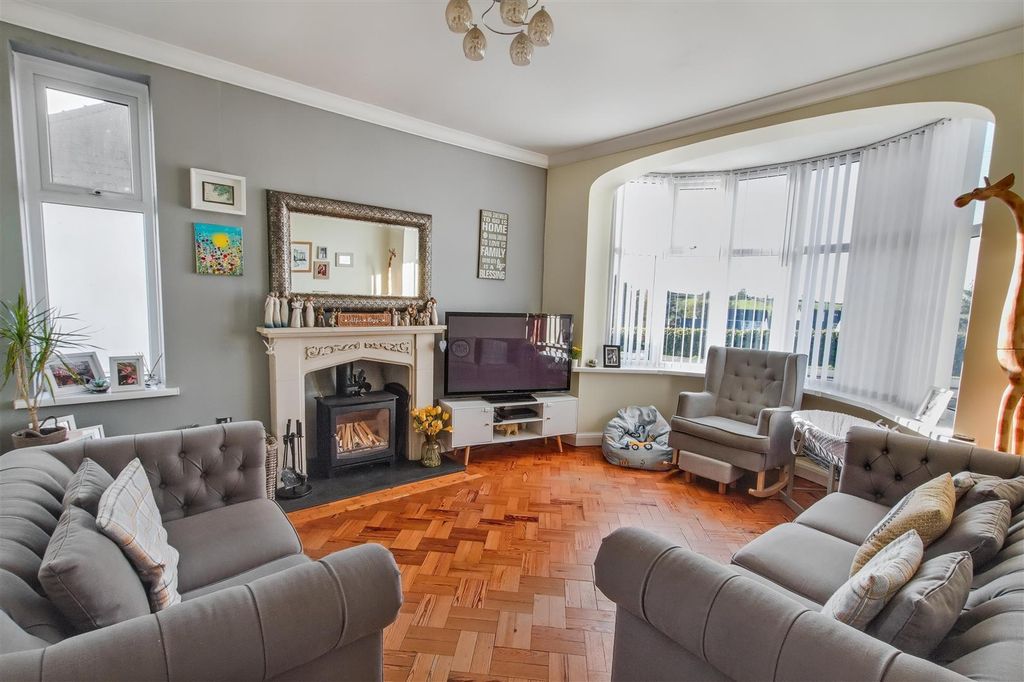 Property photo 1 of 60 Lounge