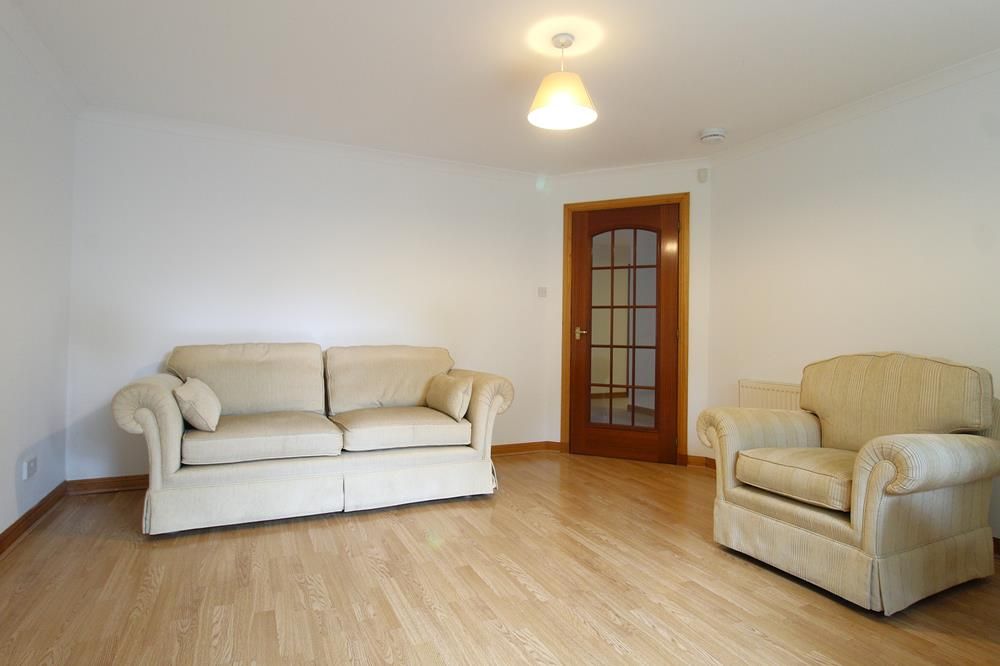 Property photo 1 of 16 Lounge