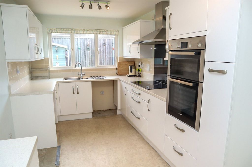 Property photo 2 of 21 Kitchen