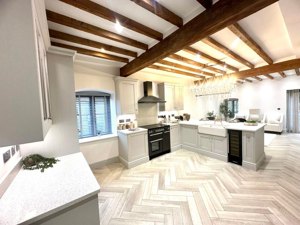 Property photo 3 of 18 Gallery