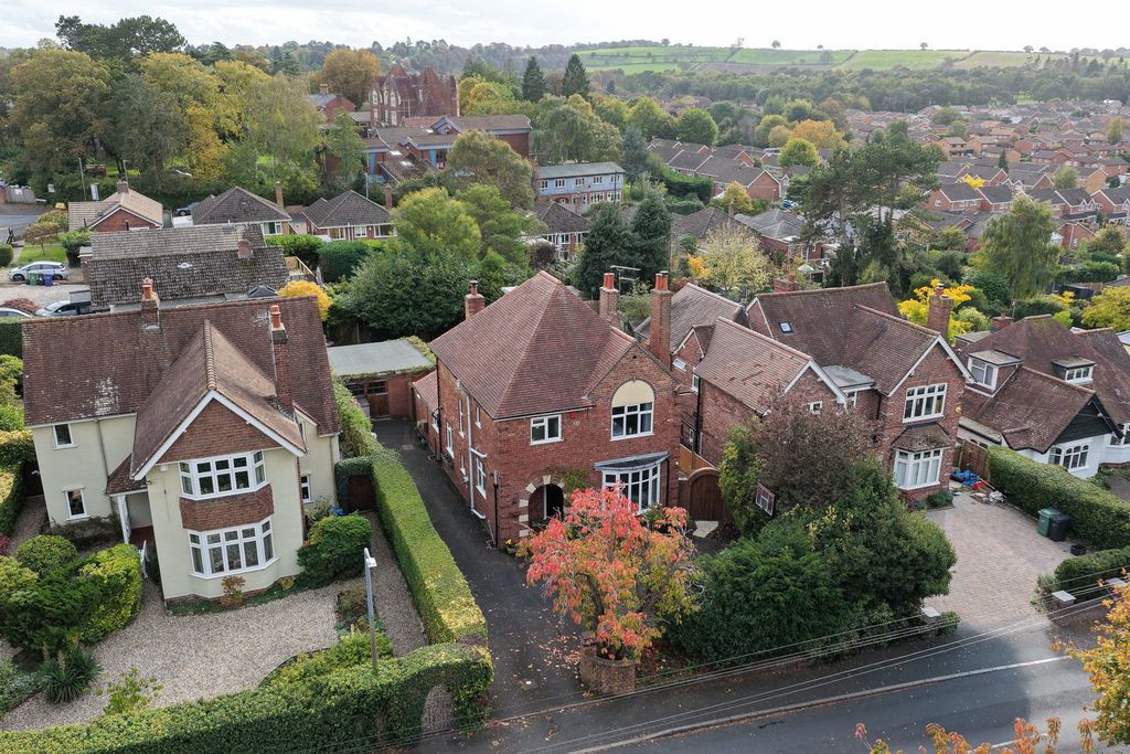 Property photo 2 of 33