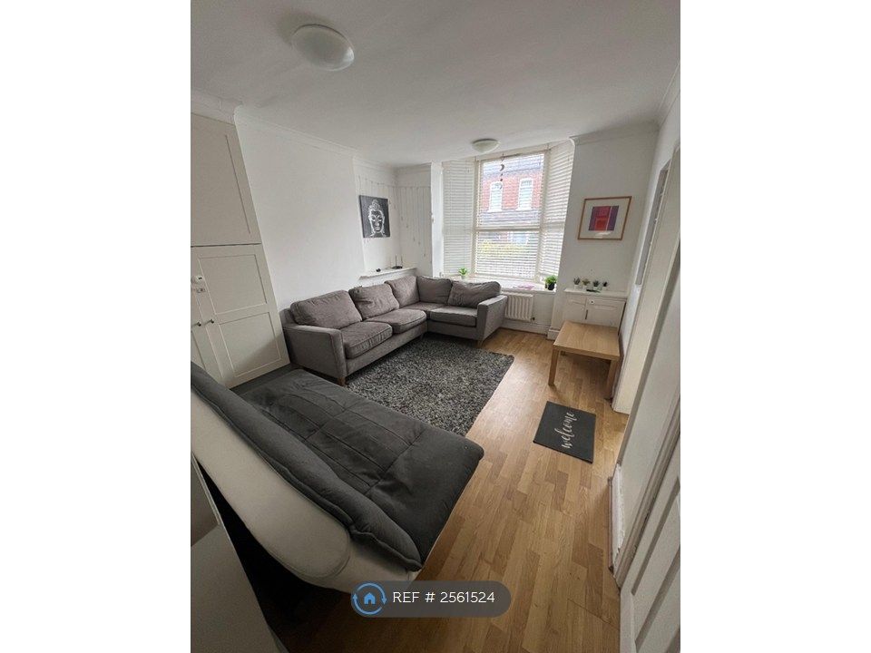 Property photo 1 of 12 Lounge