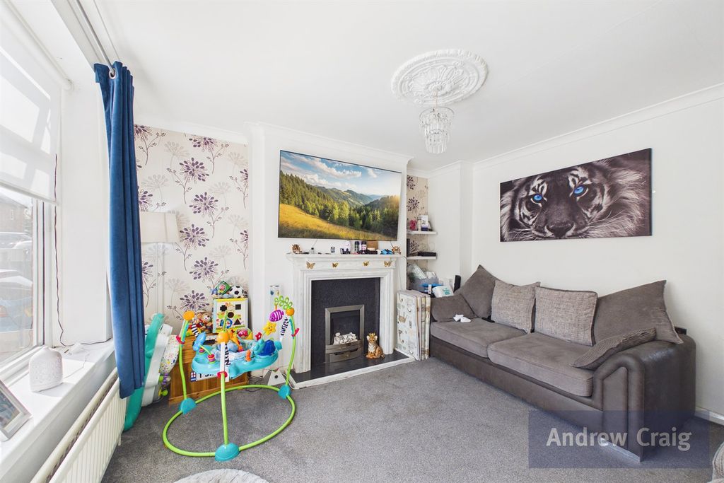 Property photo 2 of 7 Lounge