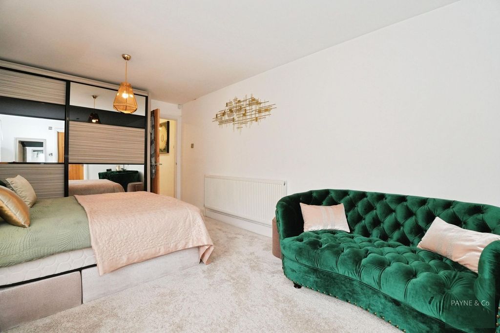 Property photo 3 of 23