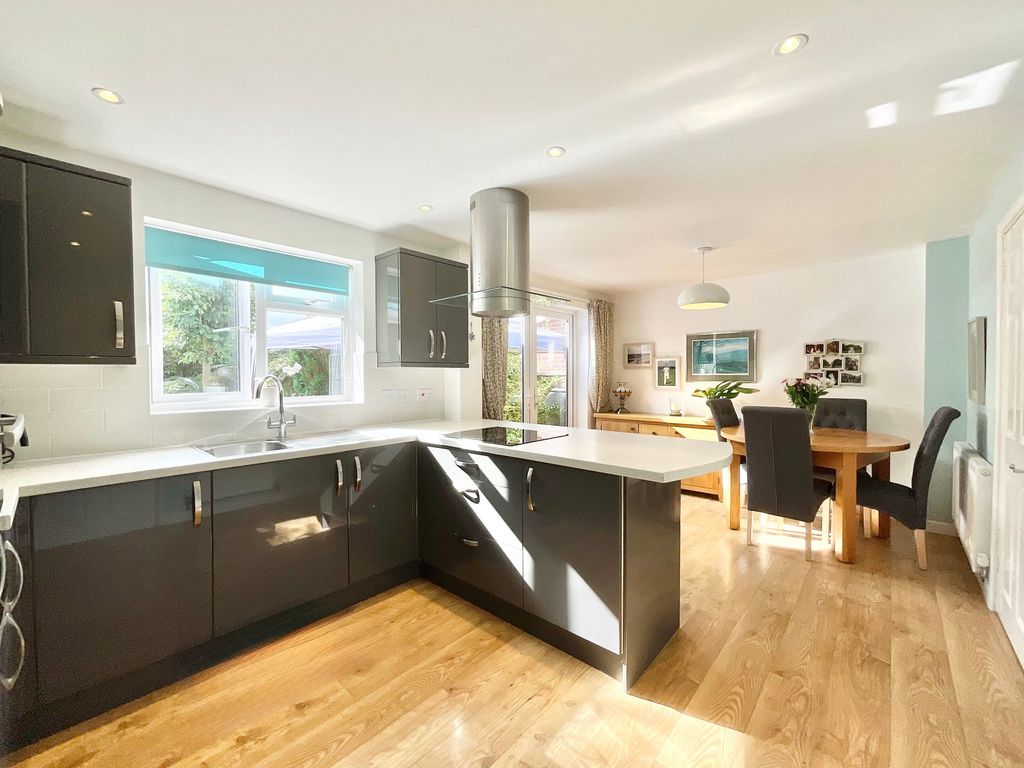 Property photo 2 of 31