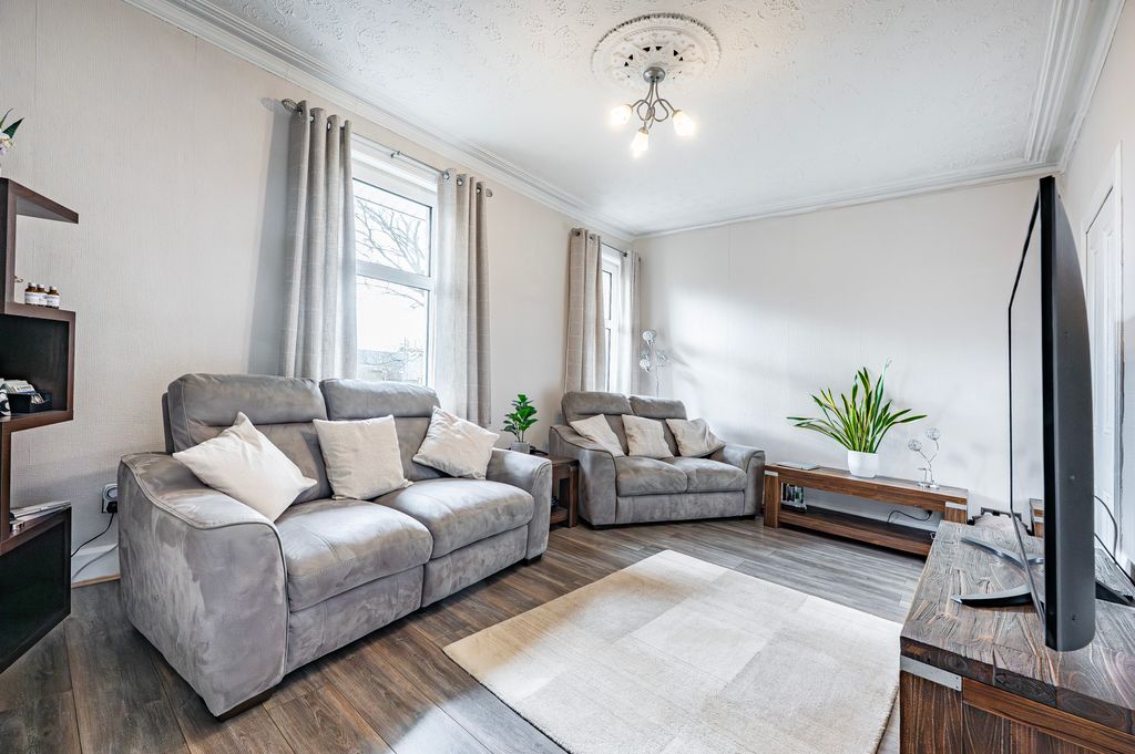 Property photo 3 of 27