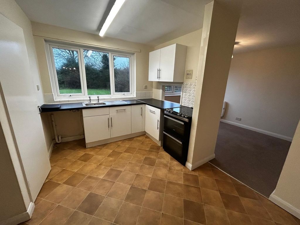 Property photo 3 of 11 Kitchen