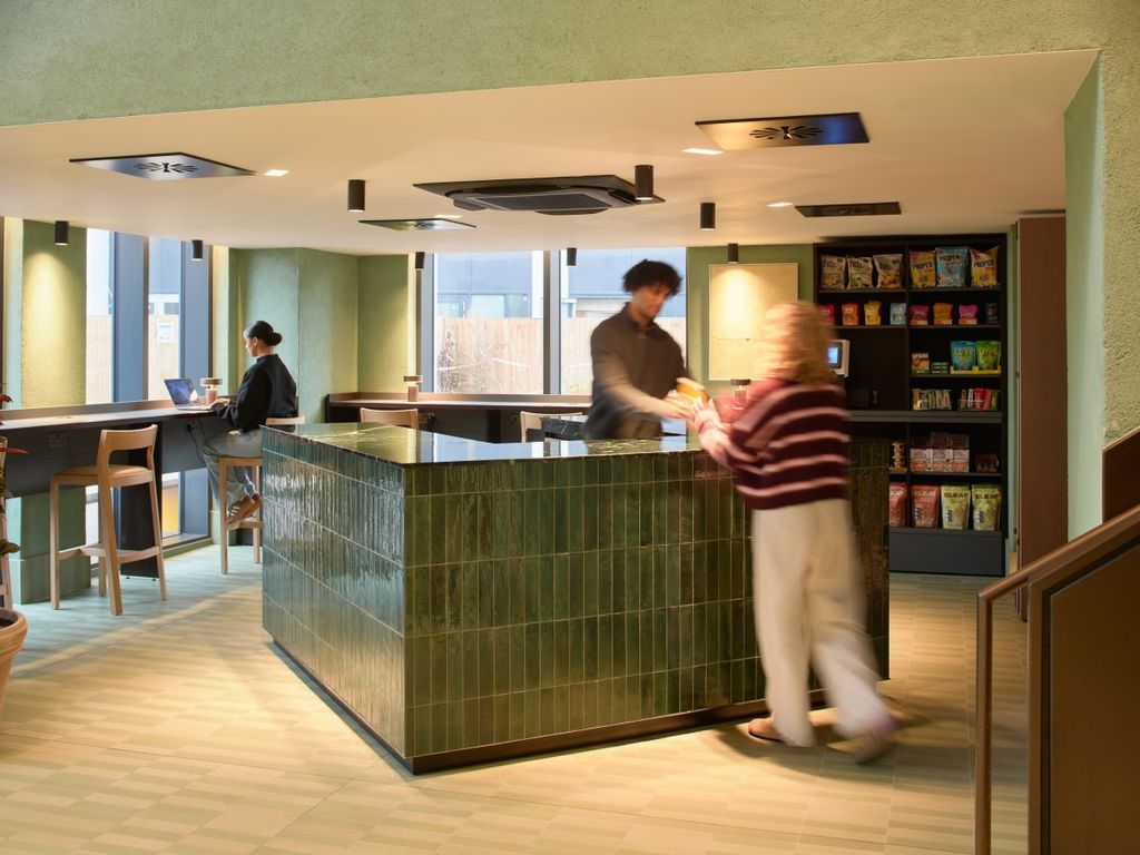 Property photo 1 of 19 Lobby-Juice Bar (LG)