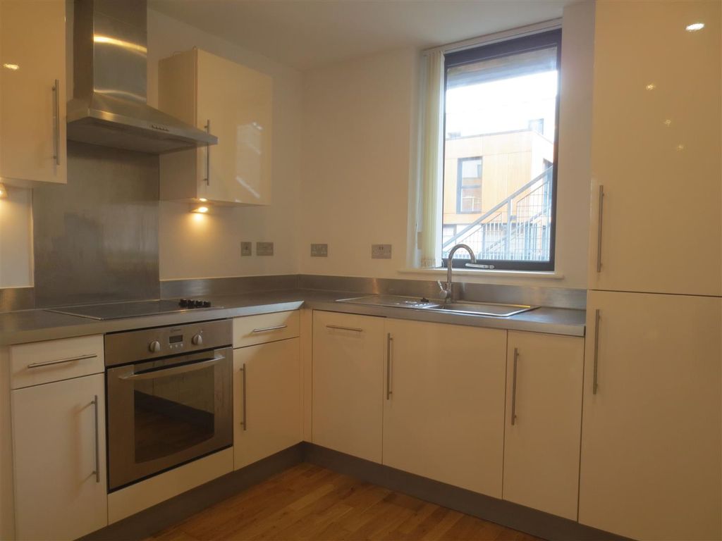 Property photo 3 of 7 Kitchen