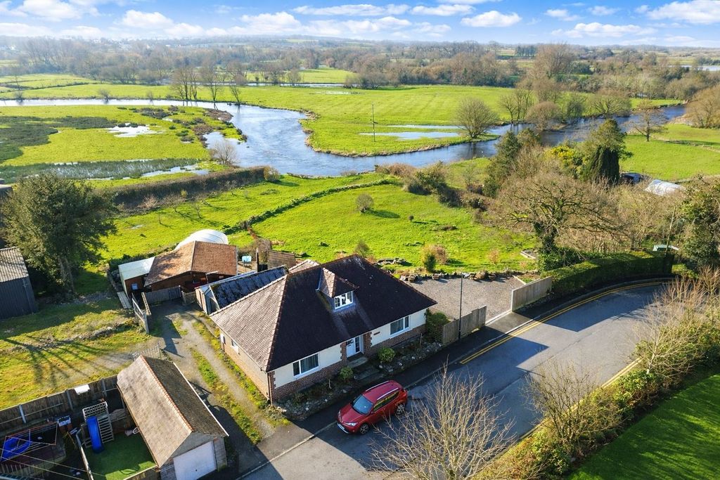 Property photo 1 of 27