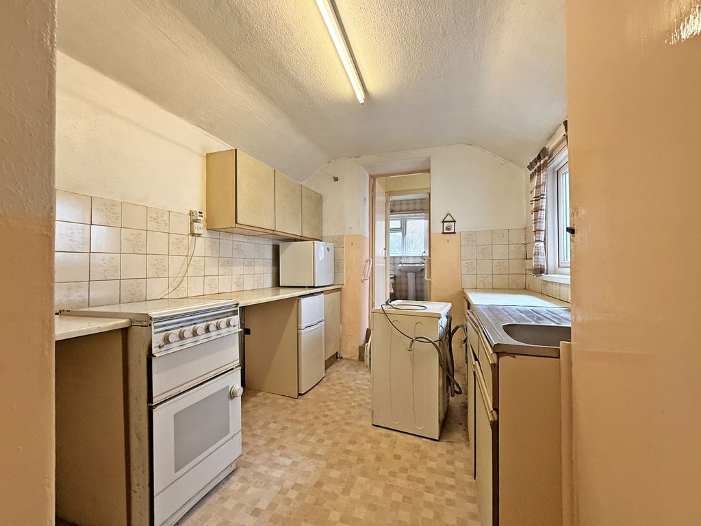 Property photo 3 of 14 Kitchen