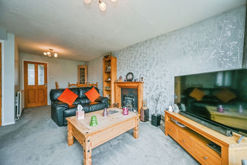 Property photo 3 of 15 Lounge/Dining Room