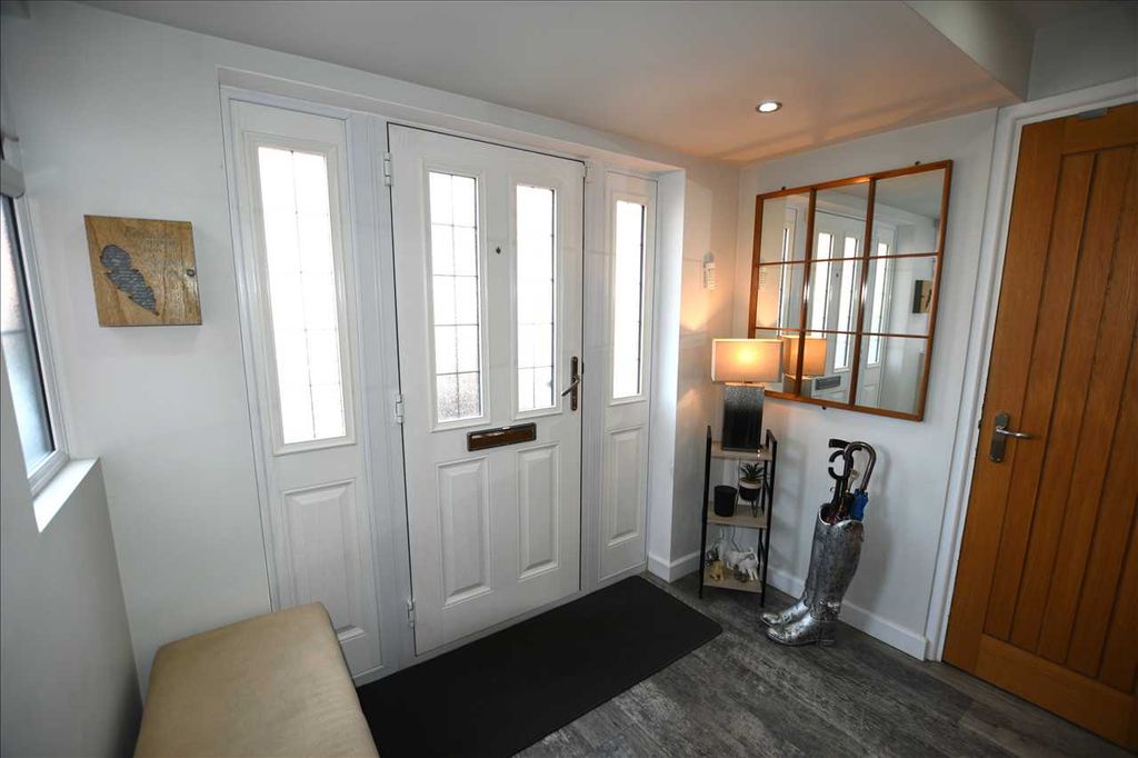 Property photo 3 of 21 Hallway