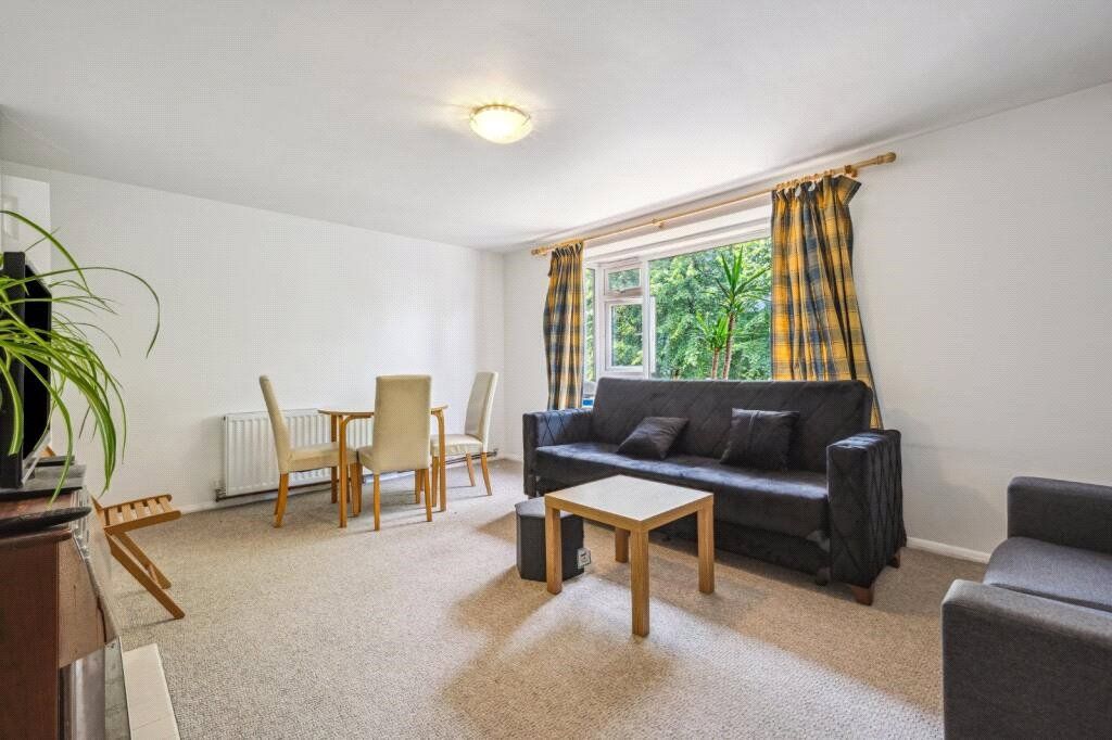 Property photo 3 of 10 Reception