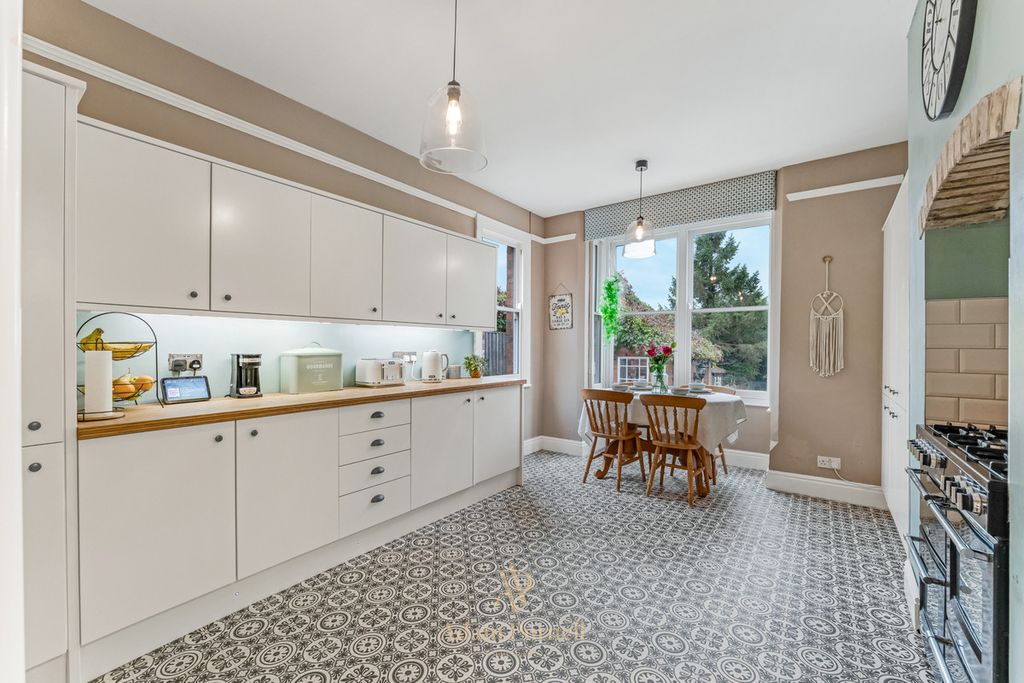 Property photo 3 of 38