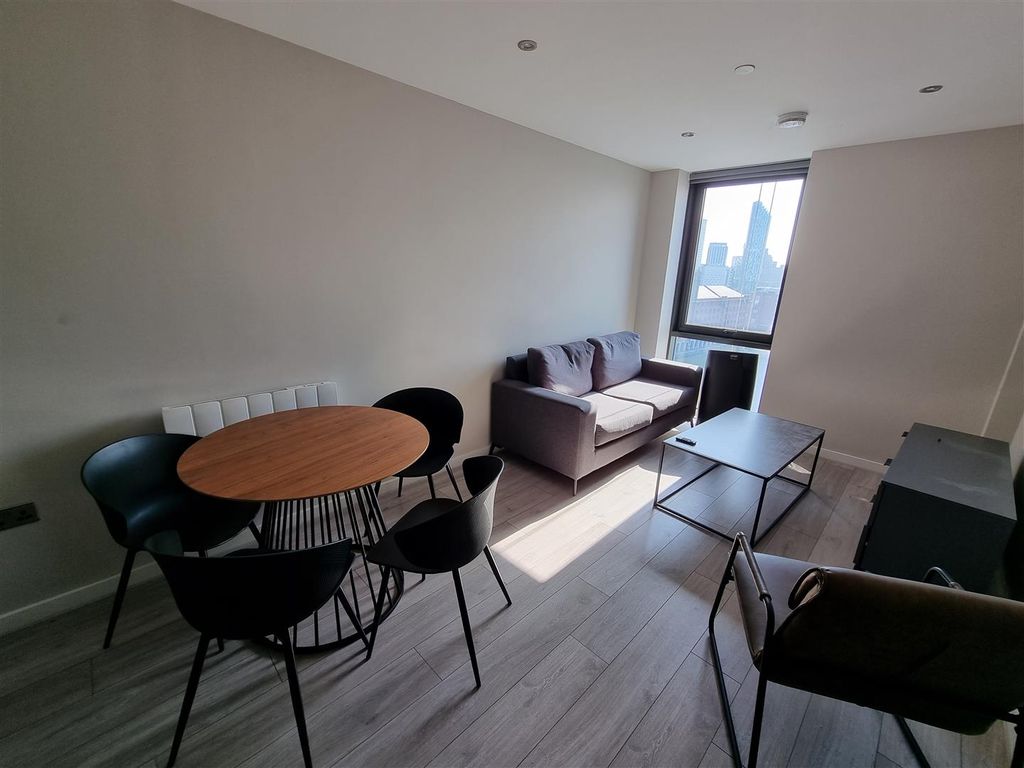 Property photo 1 of 11 Lounge