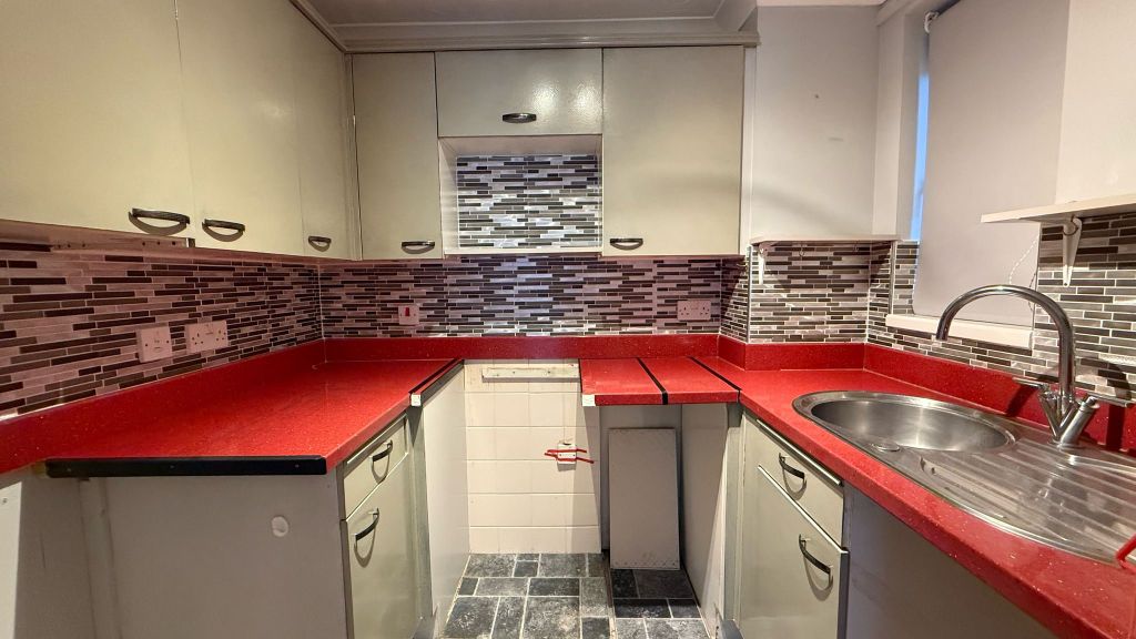 Property photo 2 of 8 Kitchen