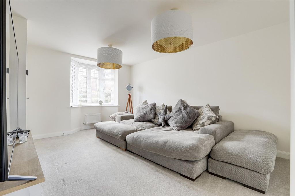 Property photo 3 of 19