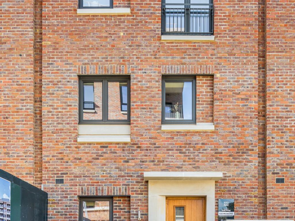 Property photo 3 of 38 The Pine, Number 19