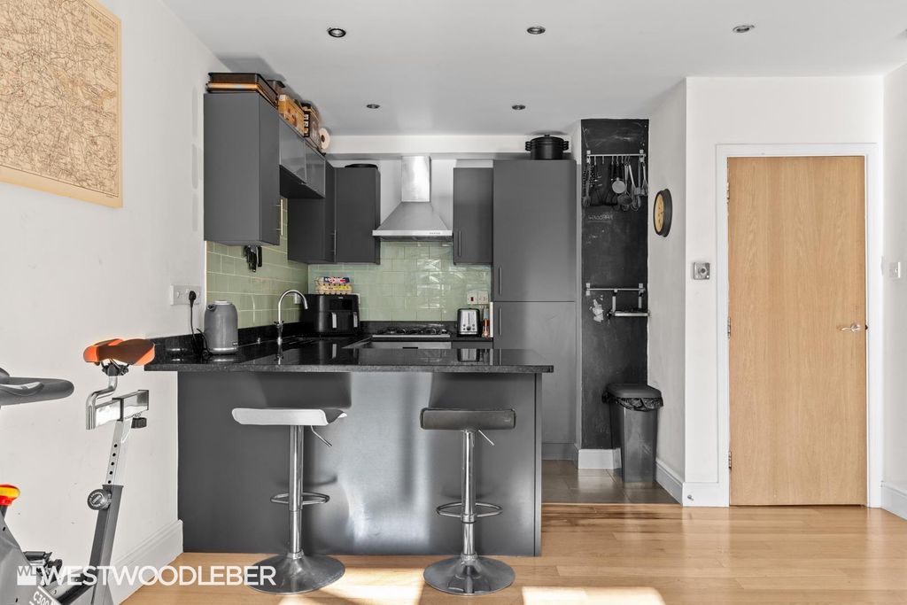 Property photo 2 of 15 Isabelcourt_4.Jpg