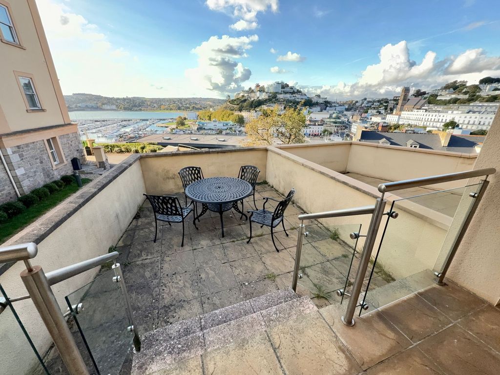 Property photo 2 of 22