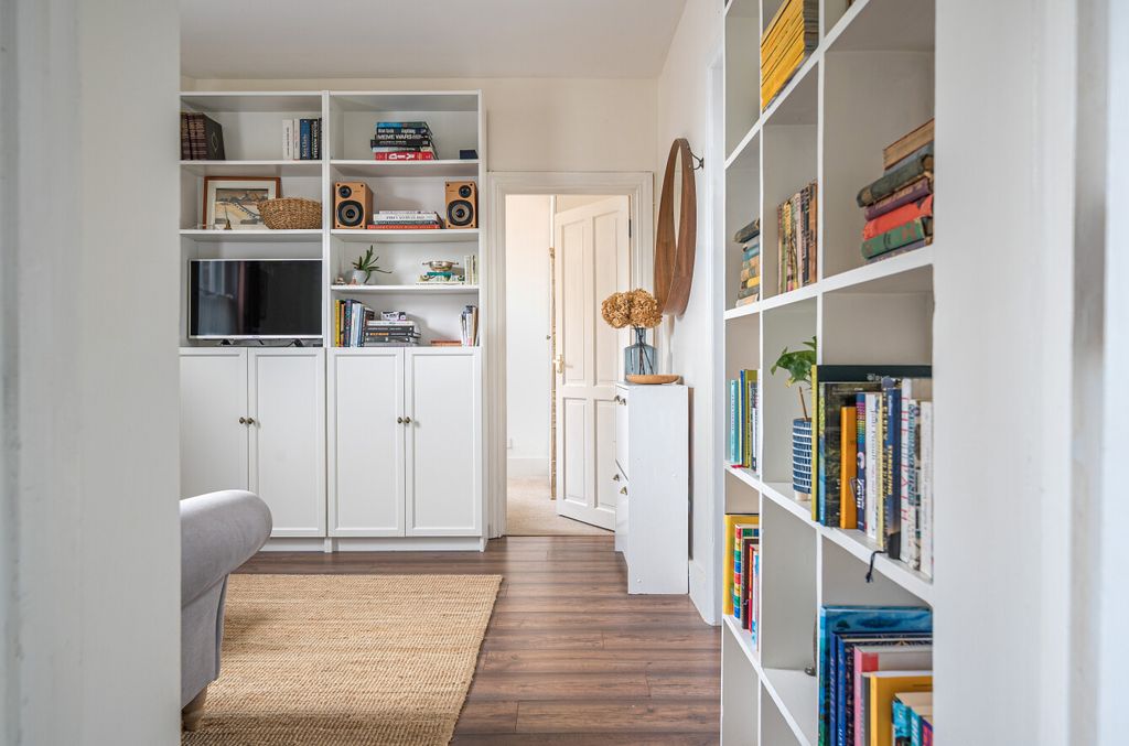 Property photo 3 of 11 1334434-13-689099...