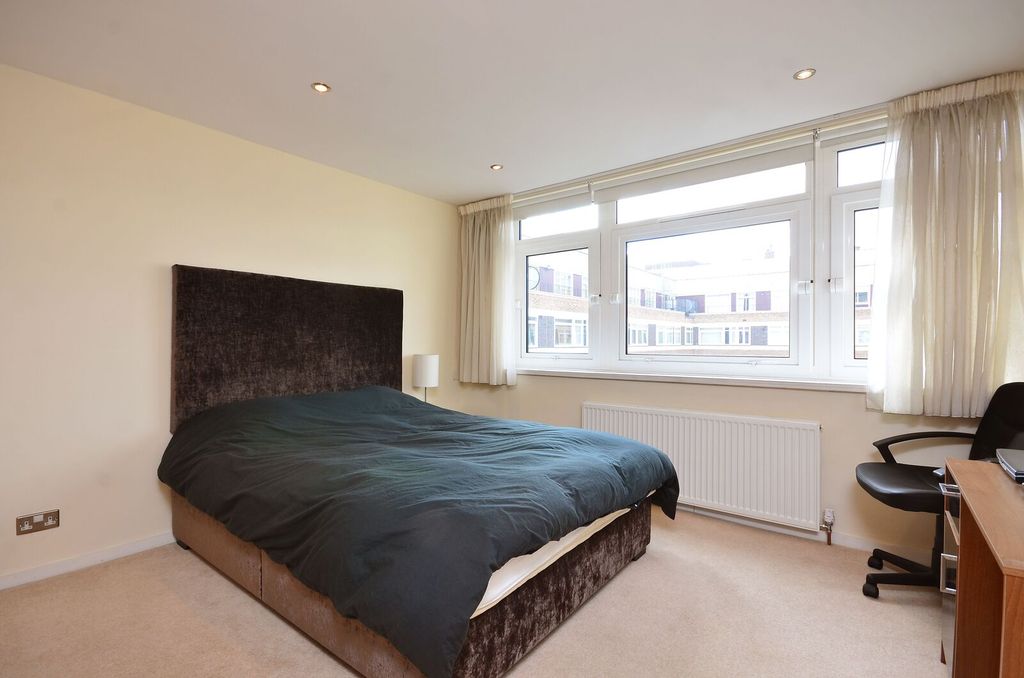 Property photo 3 of 12