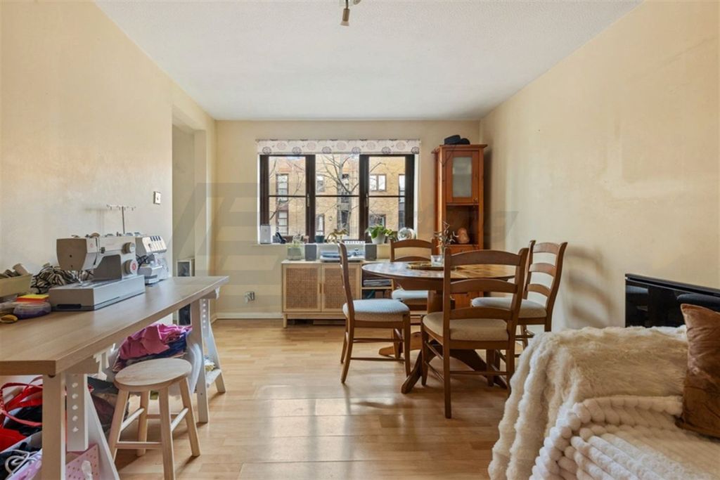 Property photo 1 of 8 (Main)