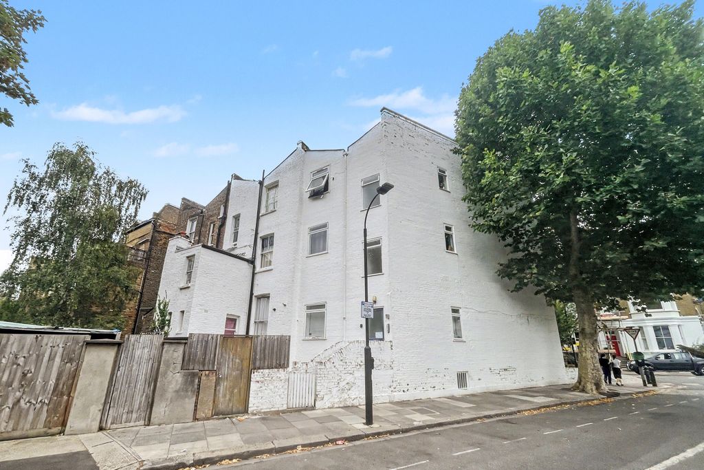 Property photo 2 of 12 53A Netherwood Road, London W14 0Bp