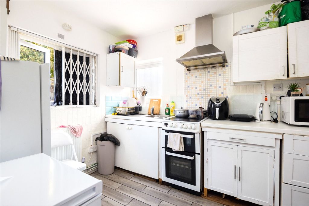 Property photo 3 of 12 Kitchen