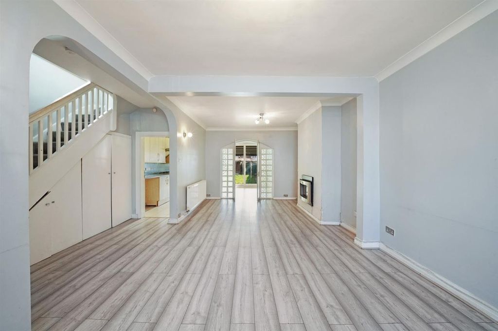 Property photo 2 of 13 Lounge