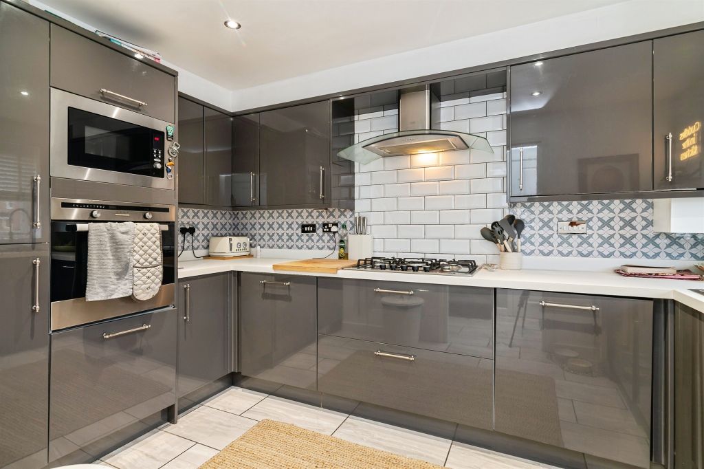 Property photo 2 of 17